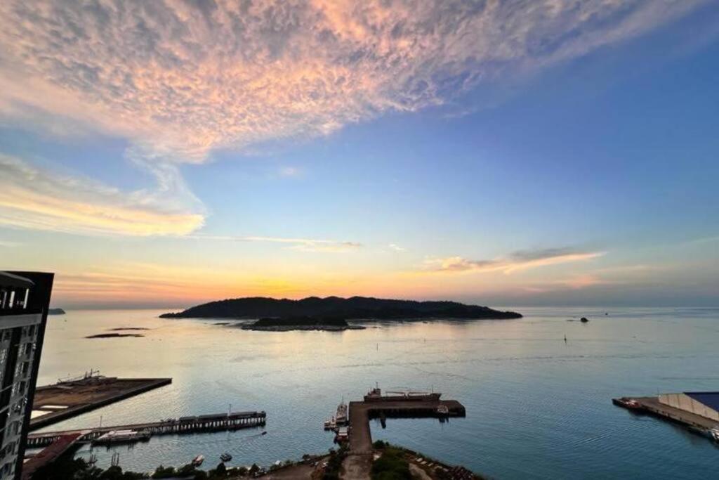 Jq Jesselton Quay Little Angel New Cityseaview Lv29 Netflix 6pax Apartment Kota Kinabalu