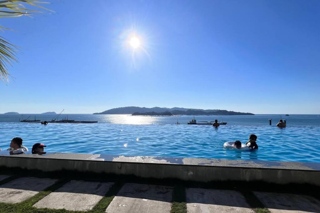 Jq Jesselton Quay Little Angel New Cityseaview Lv29 Netflix 6pax Apartment *