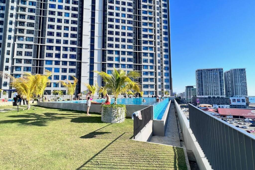 Apartment Jq Jesselton Quay Little Angel New Cityseaview Lv29 Netflix 6pax *