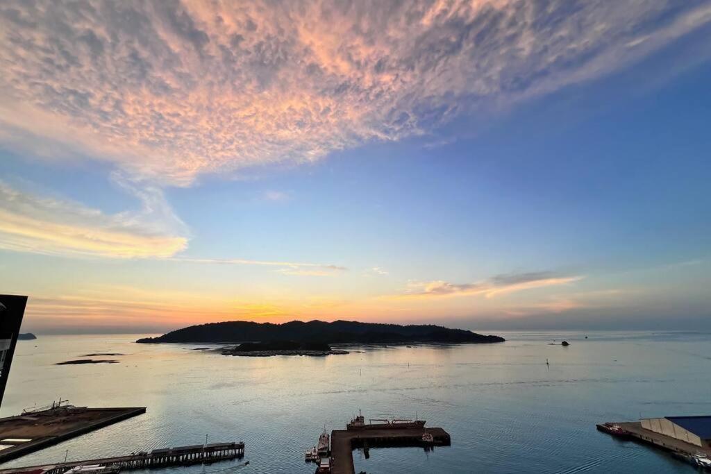 Jq Jesselton Quay Little Angel New Cityseaview Lv29 Netflix 6pax *